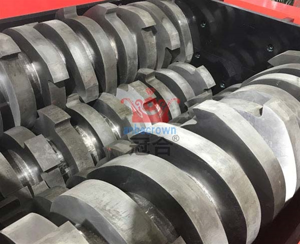 紙廠(chǎng)廢料撕碎機(jī) 10